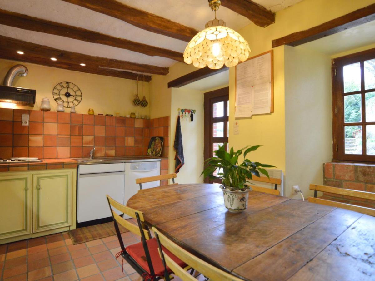 Magnificent Holiday Home With Pool Saint-Paul-du-Bois Quarto foto
