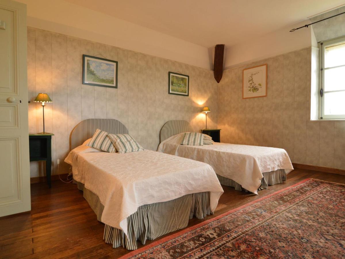 Magnificent Holiday Home With Pool Saint-Paul-du-Bois Quarto foto